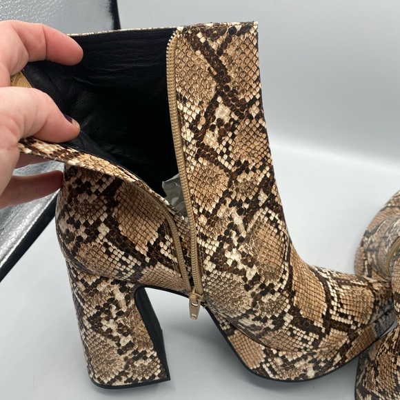 Jeffrey Campbell Dormant Chunky Platform Beige Snake Print Boots Size 9 NIB - Picture 13 of 16